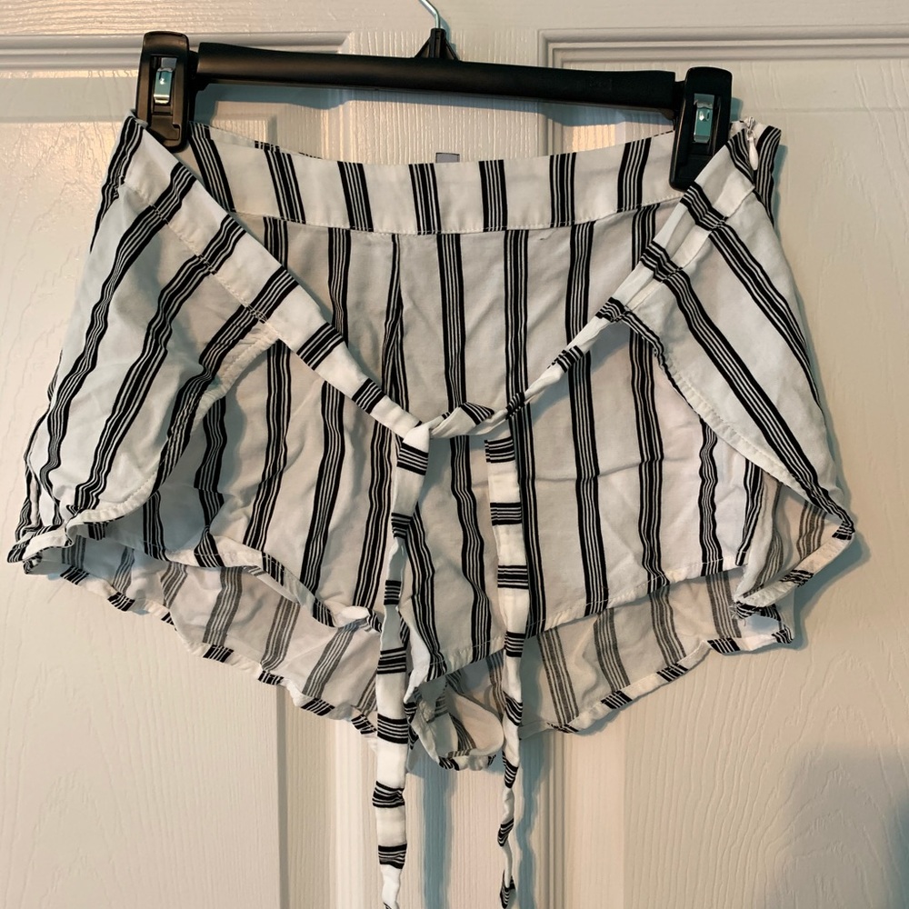 KENDALL + KYLIE tie front shorts